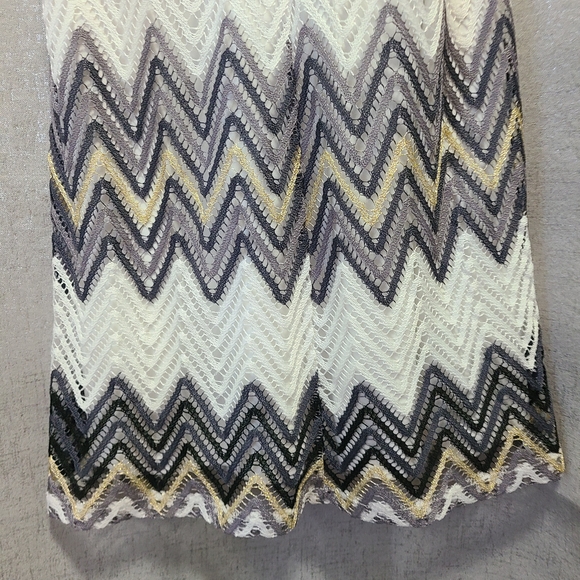 Candie's Zigzag Mini Dress - Black, White, Gold - Picture 10 of 11